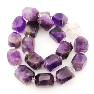 Аметист бусины из камня граненые самородки 12-14 мм +-37 см 19 шт.