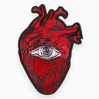 Термоаппликация Heart sees вышитая 8,6х6,2 см 1 шт. Черно-красный