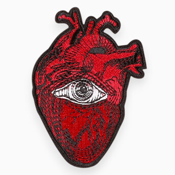 Термоаппликация Heart sees вышитая 8,6х6,2 см 1 шт. Черно-красный