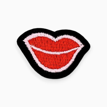 Термоаппликация Lips вышитая 2,5х3,6 см 1 шт. Красный