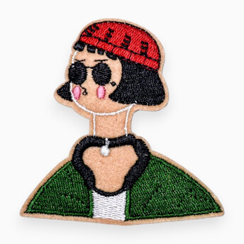 Термоаппликация Matilda вышитая 8,5х8,6 см 1 шт. Разные цвета