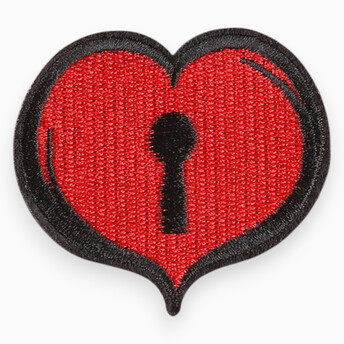 Термоаппликация Heart lock вышитая 5,7х6,1 см 1 шт. Красный