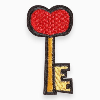 Термоаппликация Key heart вышитая 6,1х3,3 см 1 шт. Красный