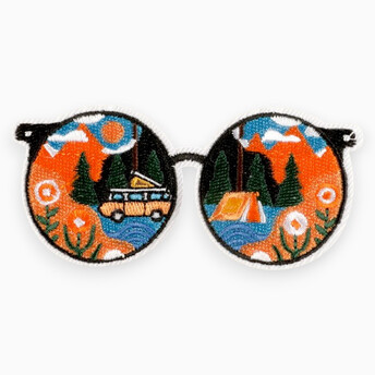 Термоаппликация Glasses camping вышитая 4,4х9,6 см 1 шт. Разные цвета