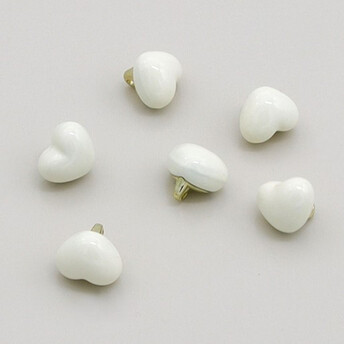 Пуговица Heart full LuxFabric на ножке металл 10х8 мм 1 шт. Белый