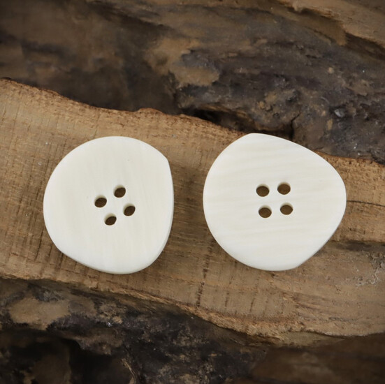 Пуговица Figured matte LuxFabric 4 отв. пластик 21х20 мм 1 шт. Айвори