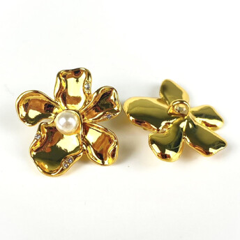 Пуговица Flower Pearl LuxFabric на ножке металл 34х31 мм 1 шт. Золотистый