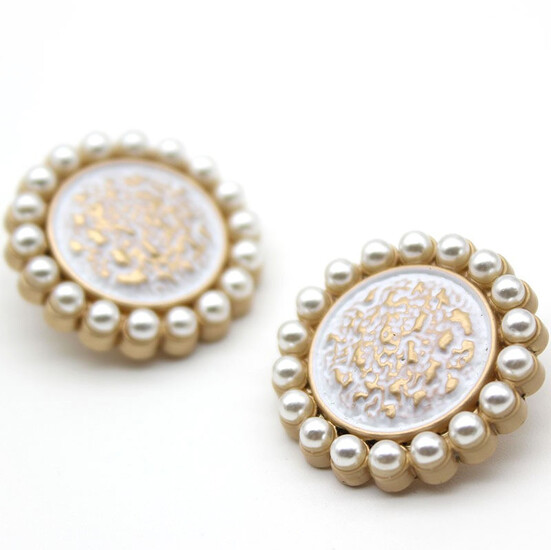 Пуговица Vintage pearls LuxFabric на ножке металл/эмаль 23 мм 1 шт. Белый