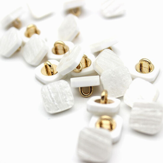 Пуговица Nacre LuxFabric на ножке металл/смола 9,5х9,5 мм 1 шт. Белый