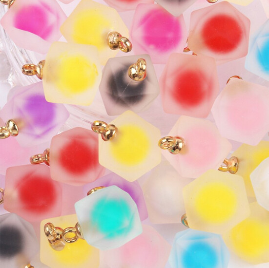 Подвеска Многоугольник мат пластиковая 15х15х20 мм 5 шт. Разные цвета