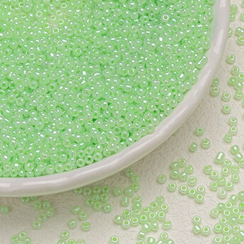 Бисер Блестящий 2 мм 50 г Лаймовый нежный