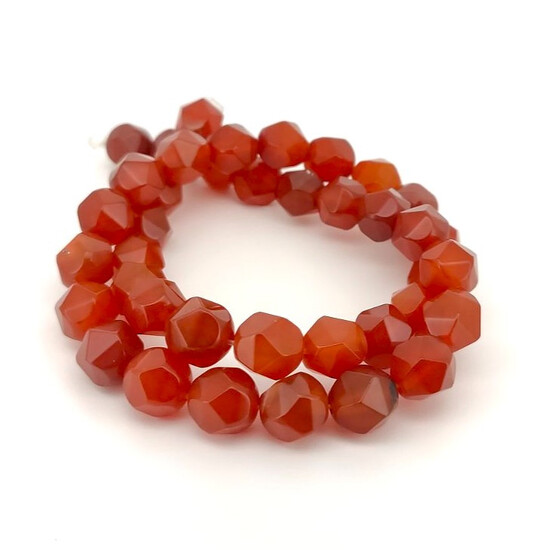 Агат красный бусины из камня огранка 10 мм ±35 см 37 шт.