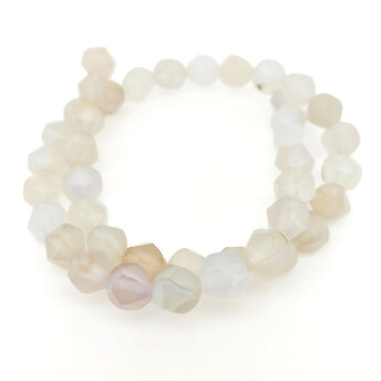 Агат молочный бусины из камня огранка 10 мм +-40 см 40 шт.