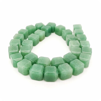 Нефрит бусины из камня куб огранка 12х10 мм +-40 см 33 шт.