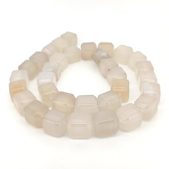 Агат молочный бусины из камня куб огранка 12х10 мм +-40 см 33 шт.