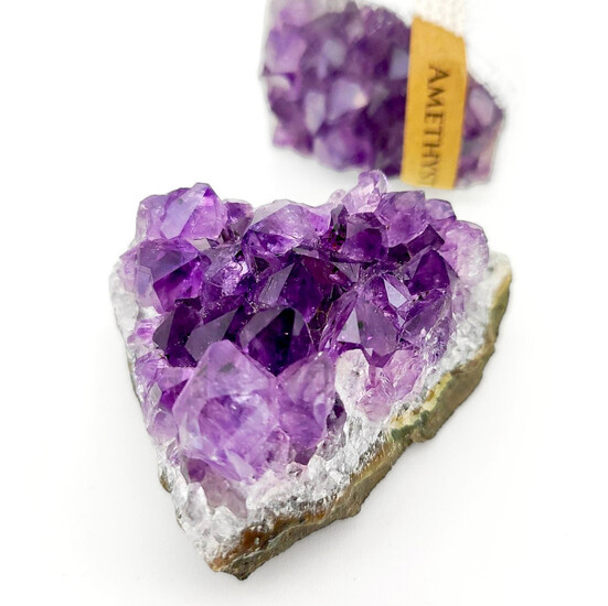 Аметист друза камень сувенирный 50-90 г 1 шт.