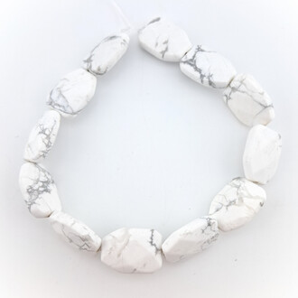 Кахолонг бусины плоские из камня огранка 12х17х6 мм ±20 см 12 шт.