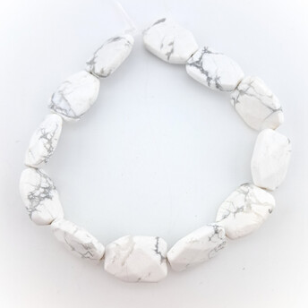 Кахолонг бусины плоские из камня огранка 12х17х6 мм ±20 см 12 шт.