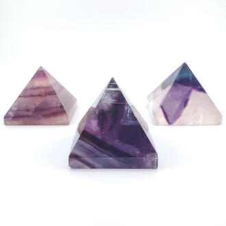 Пирамида Аметист камень сувенирный 33-39х40 мм 1 шт.