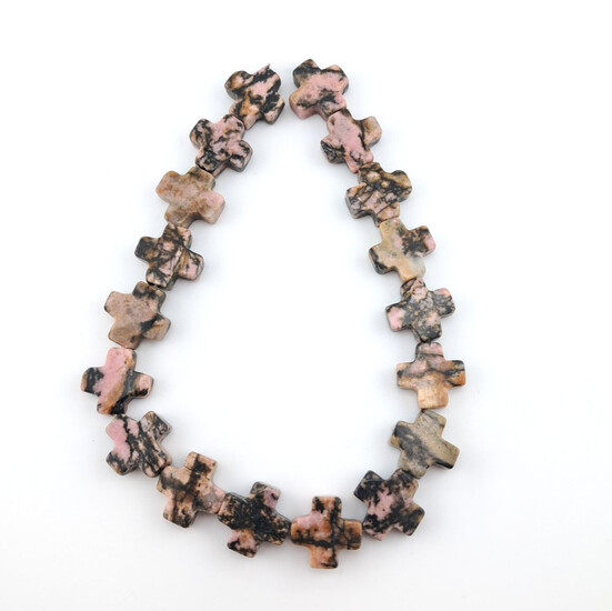 Родонит бусины Крест из камня 13х13х5 мм +-24 см 18 шт.