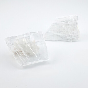 Селенит камень необработанный самородок 25-45 г 1 шт.