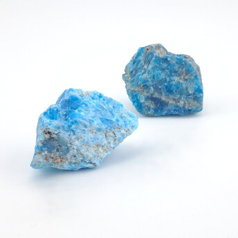 Апатит камень необработанный самородок 45-65 г 1 шт.