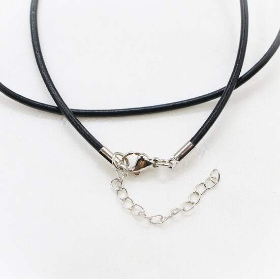 Шнурок на шею кожаный 2 мм 45 см Черный