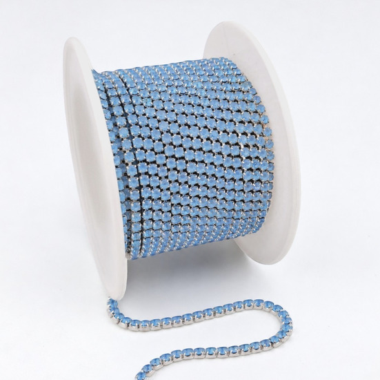 Стразовий ланцюг ss6 (2 мм) 1 м Light Blue Opal АВ Silver